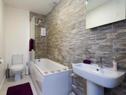 Live in Leeds Nazarene Apartments — photo 31