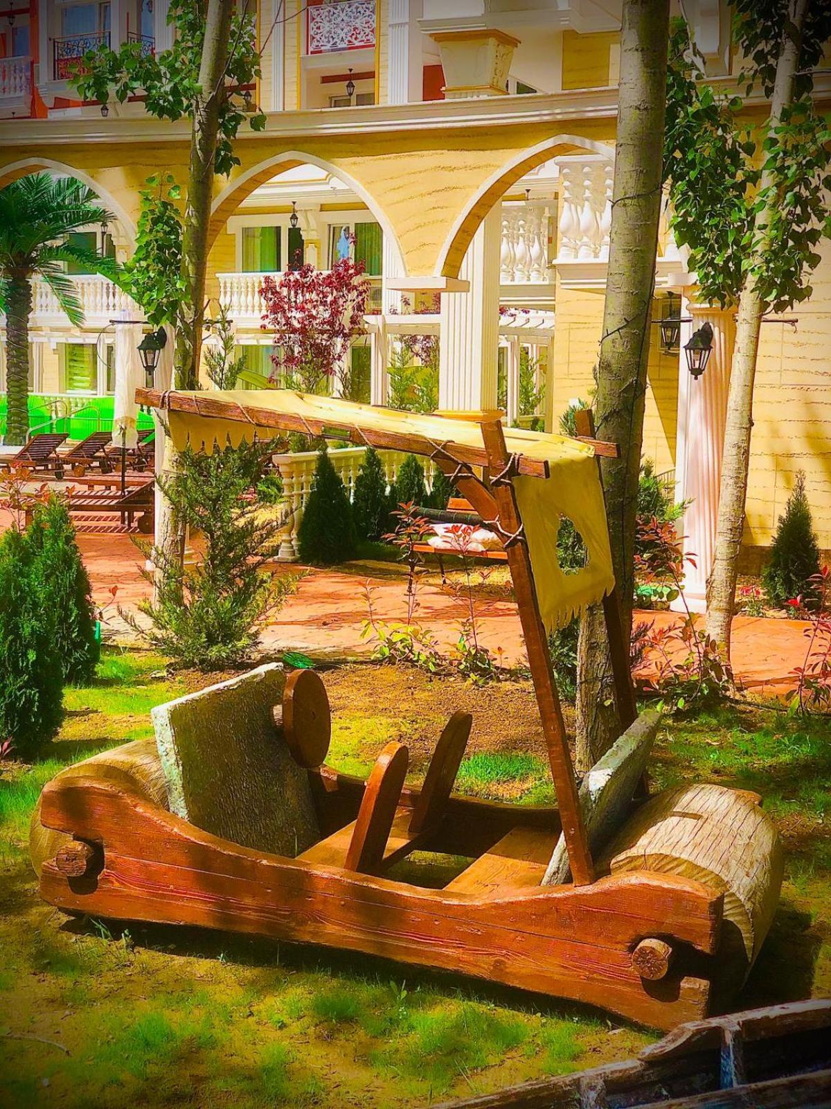 Sunny studio in Sweet Home Complex
