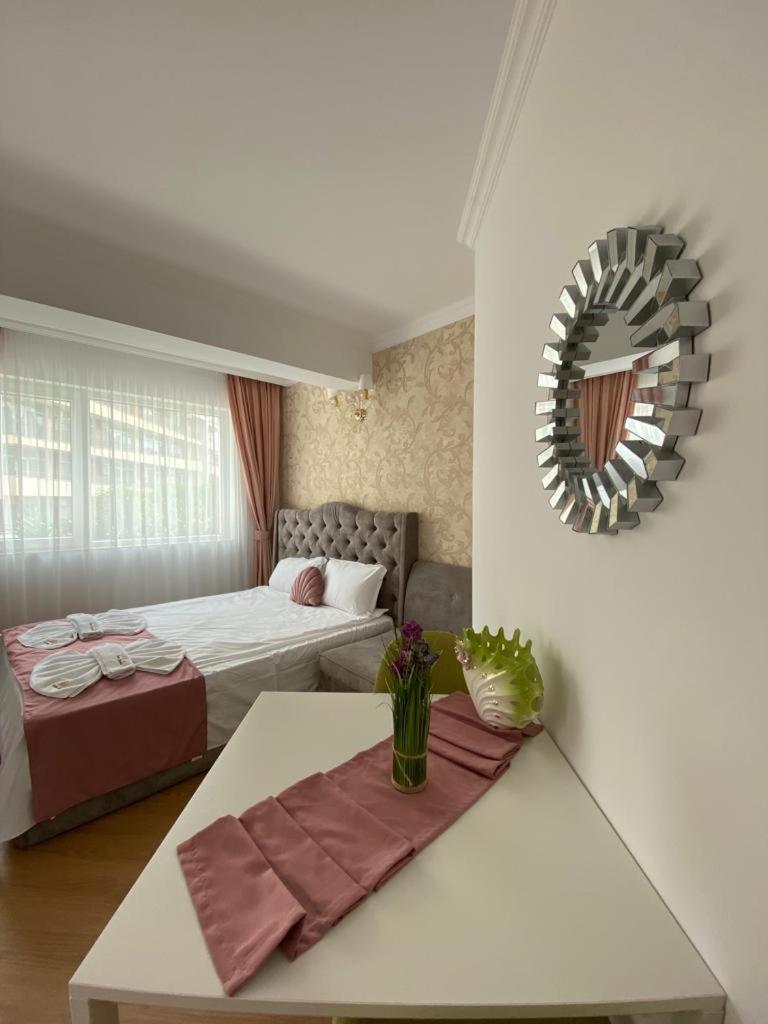 Sunny studio in Sweet Home Complex