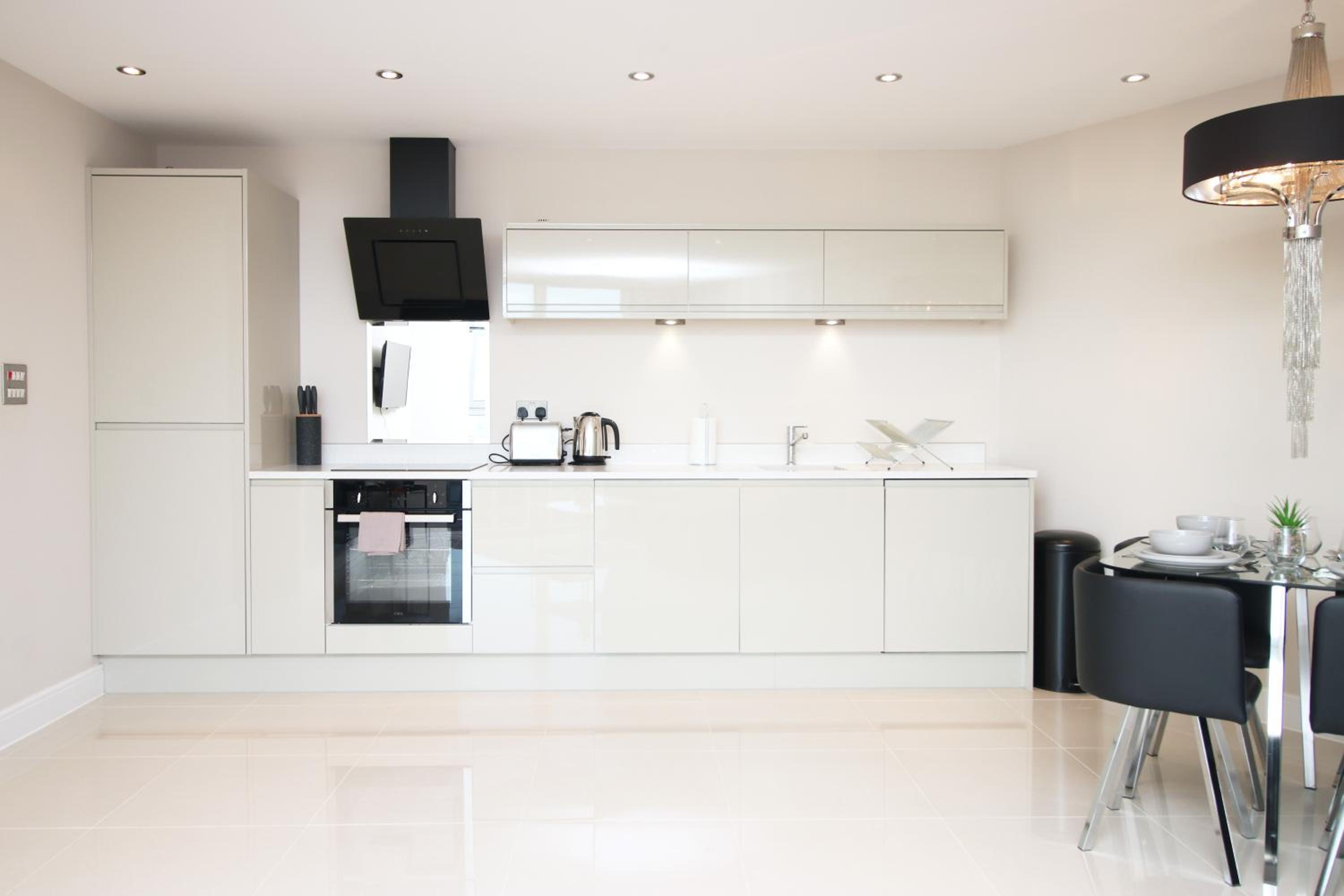 The Skyline - Luxury CIty Centre Flat with Designated Parking view 5