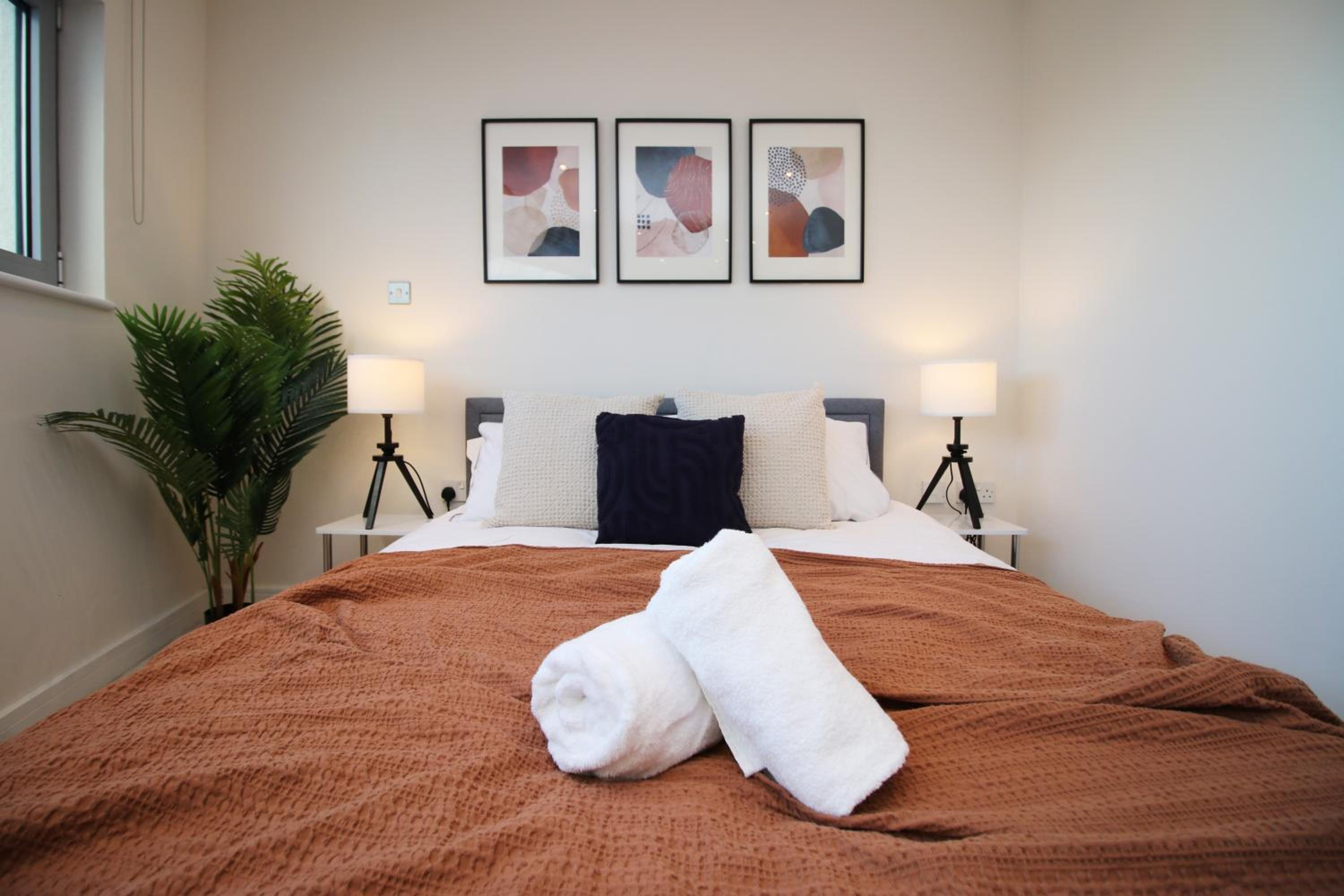 The Skyline - Luxury CIty Centre Flat with Designated Parking view 3
