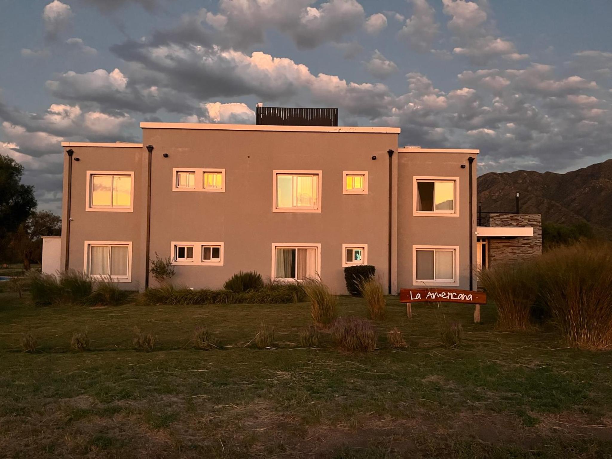 La Americana, casa entre sierras