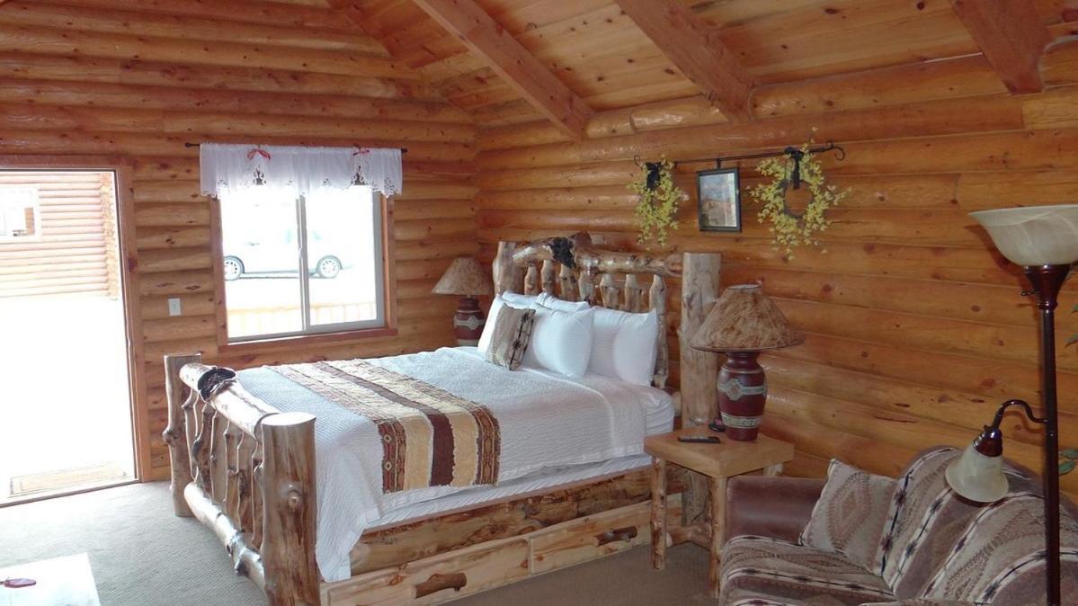 Bryce Canyon Log Cabins