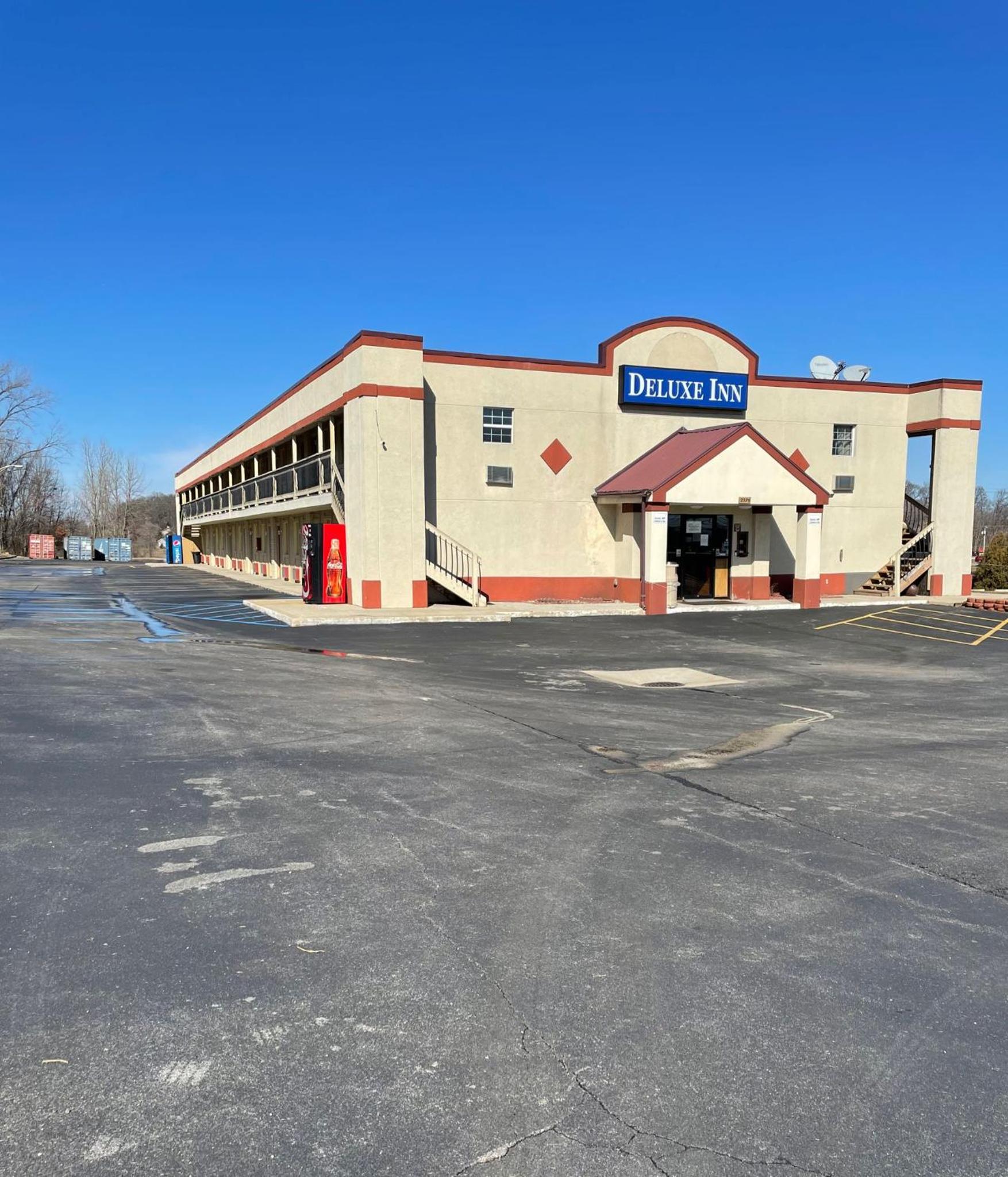 DELUXE INN