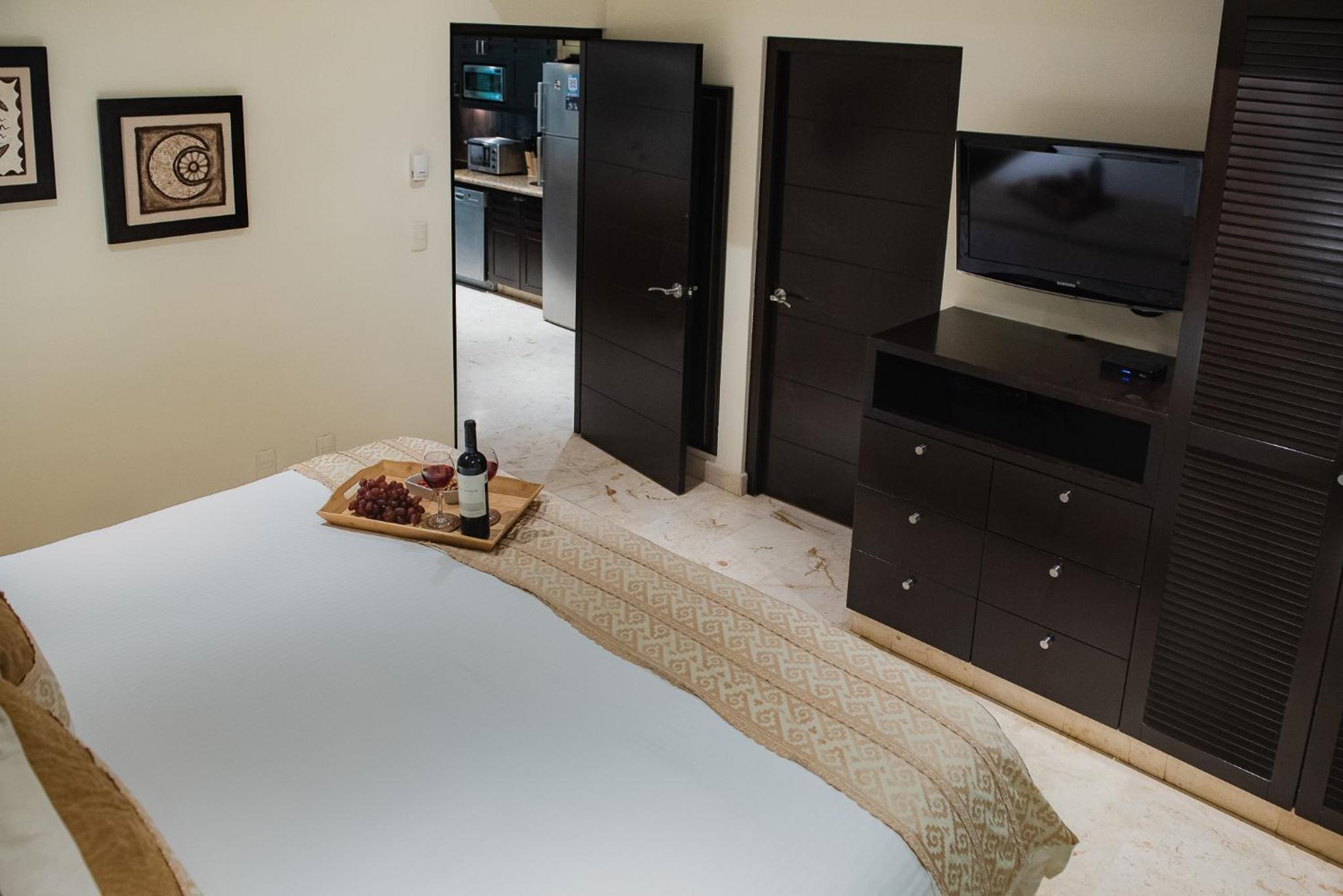 El Taj Oceanfront and Beachside Condo Hotel