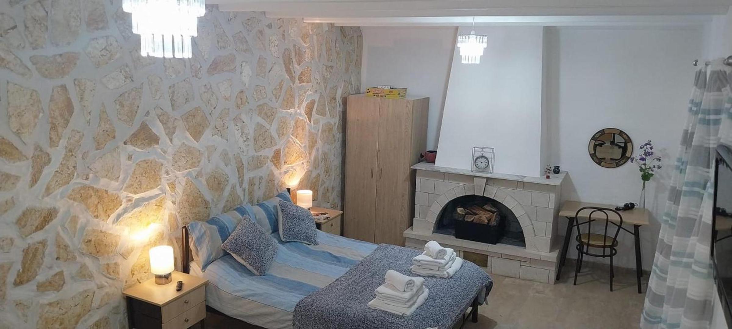Lovely Studio in Strinilas with its own pool