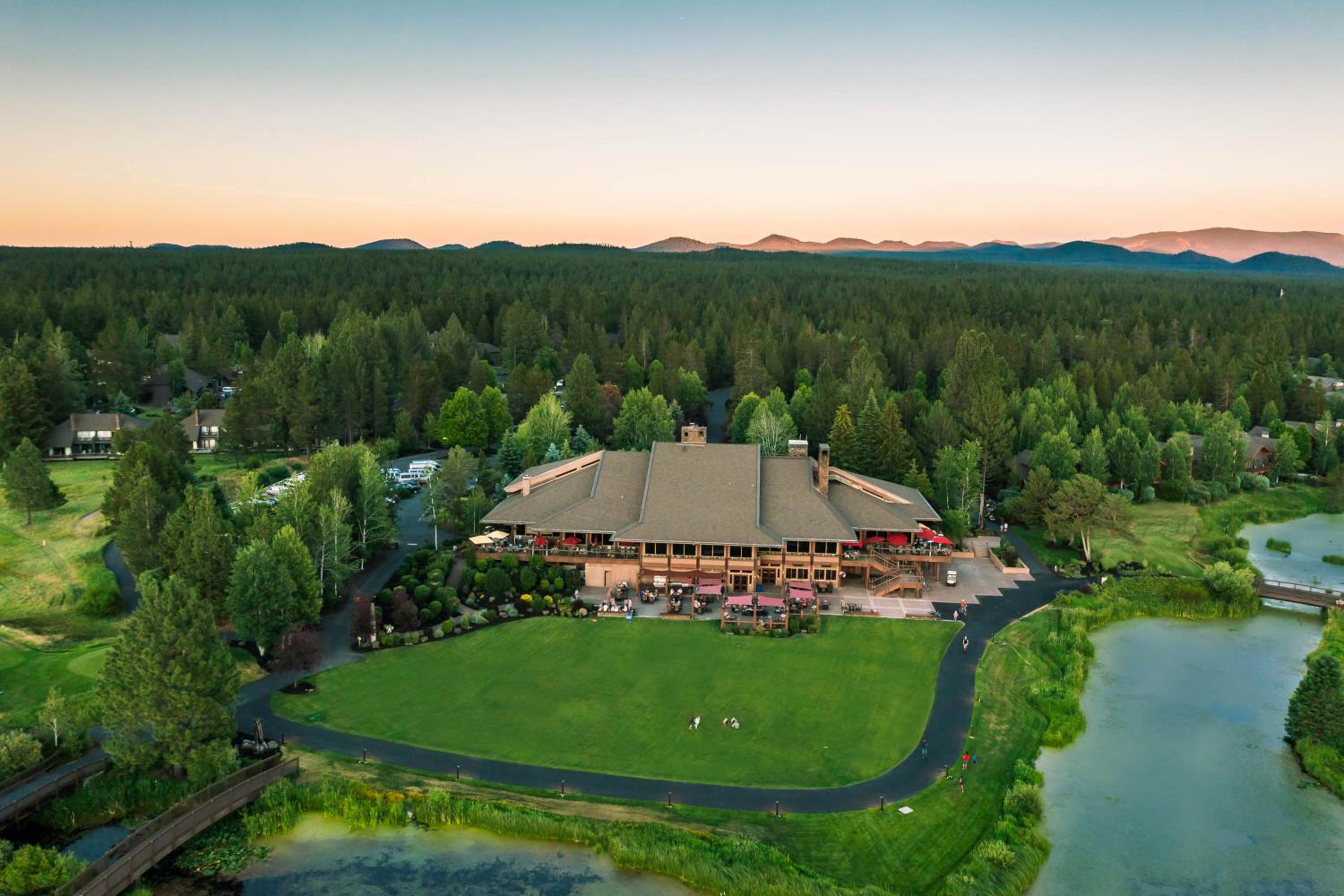 Hotel Sunriver Resort - Image 1