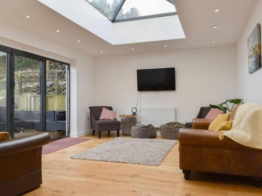 Chambercombe Villa - Harbour View, Decking, Garden, Games Room, sleeps 20 view 3