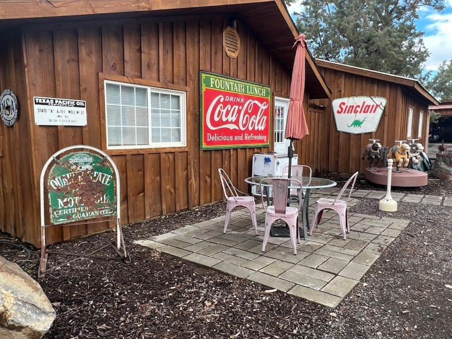 Eclectic Farm Stay near Redmond view 4