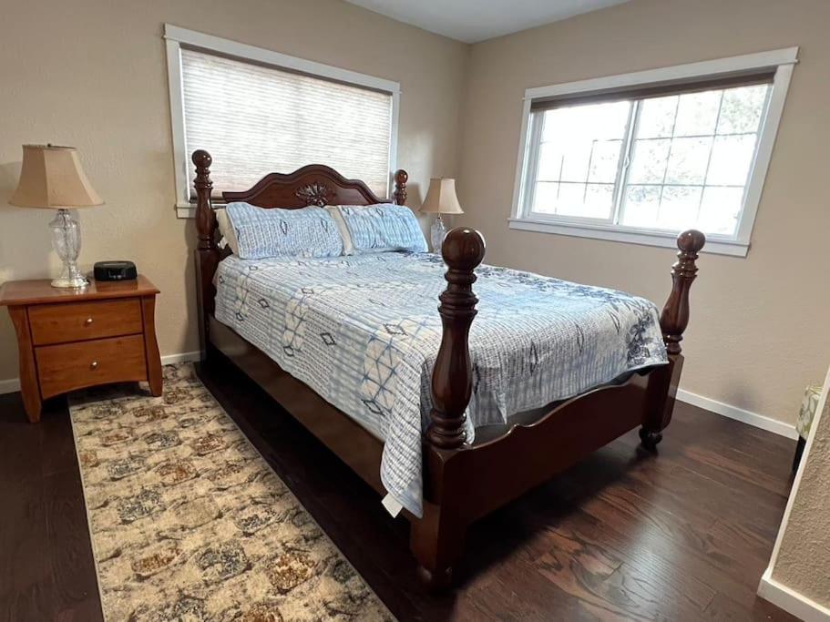 Eclectic Farm Stay near Redmond view 5
