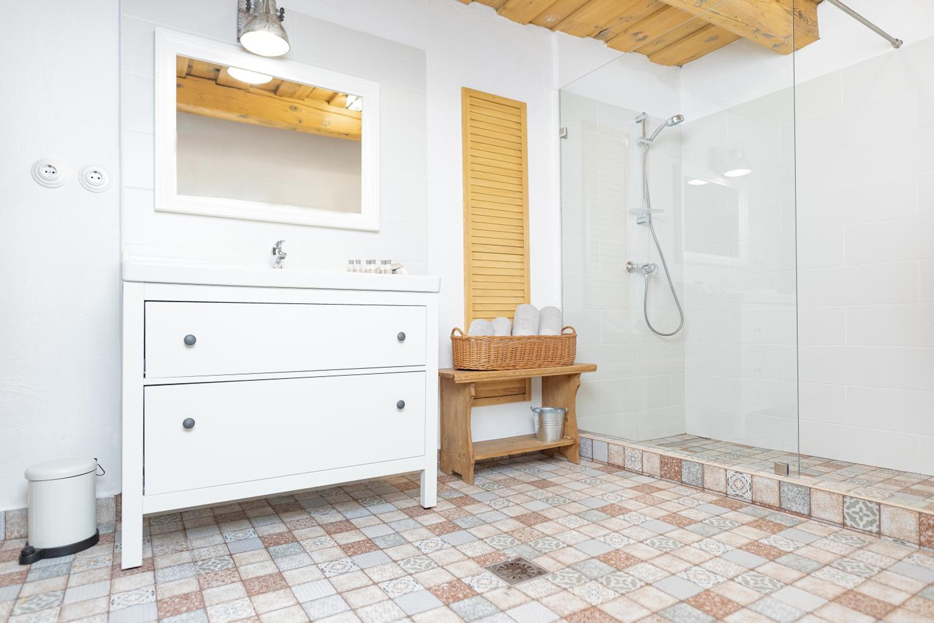 Kégli apartmanok és fürdőház Hollókő view 4