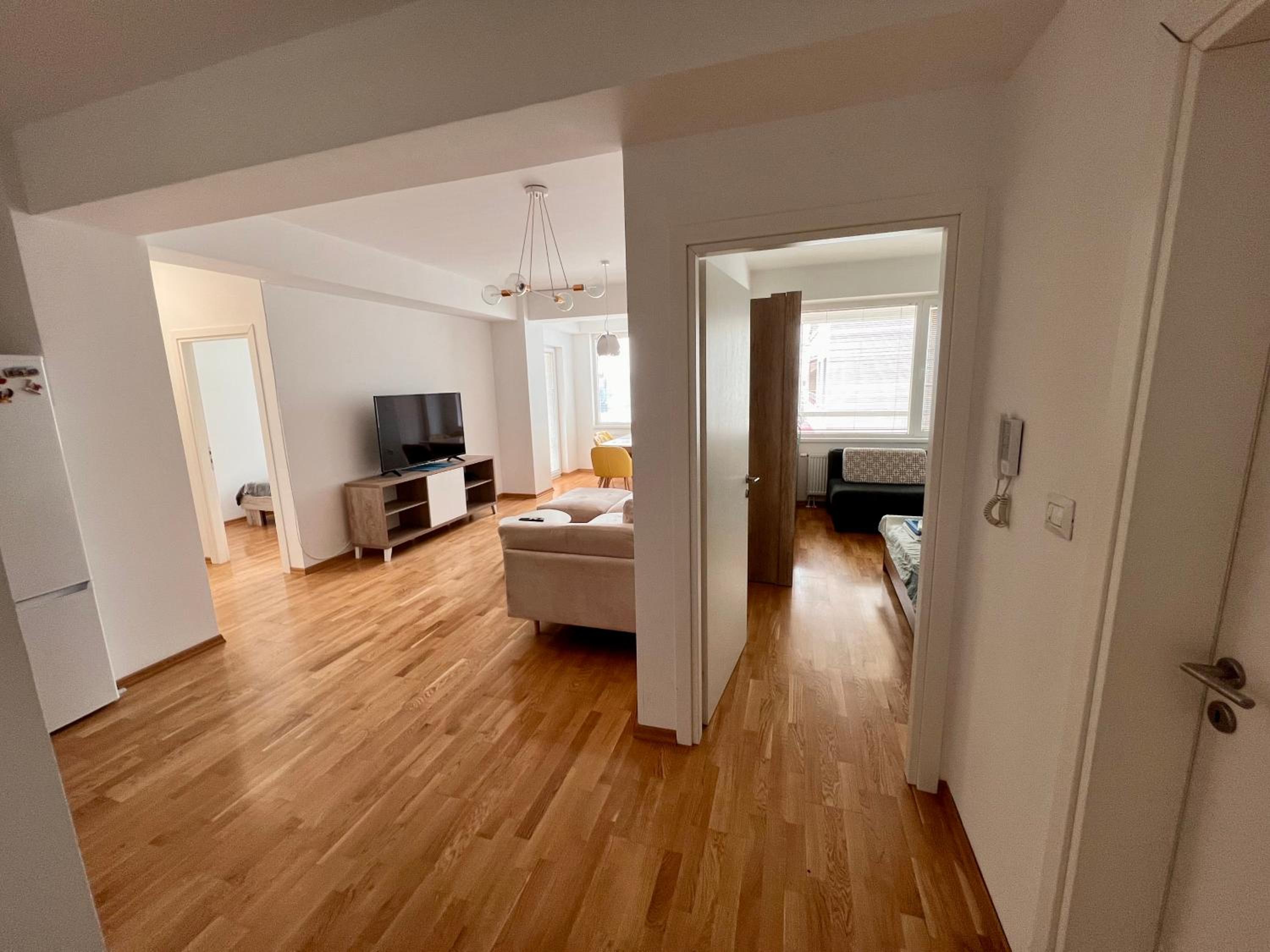 High-End Spacious Apartment next to City Mall view 2