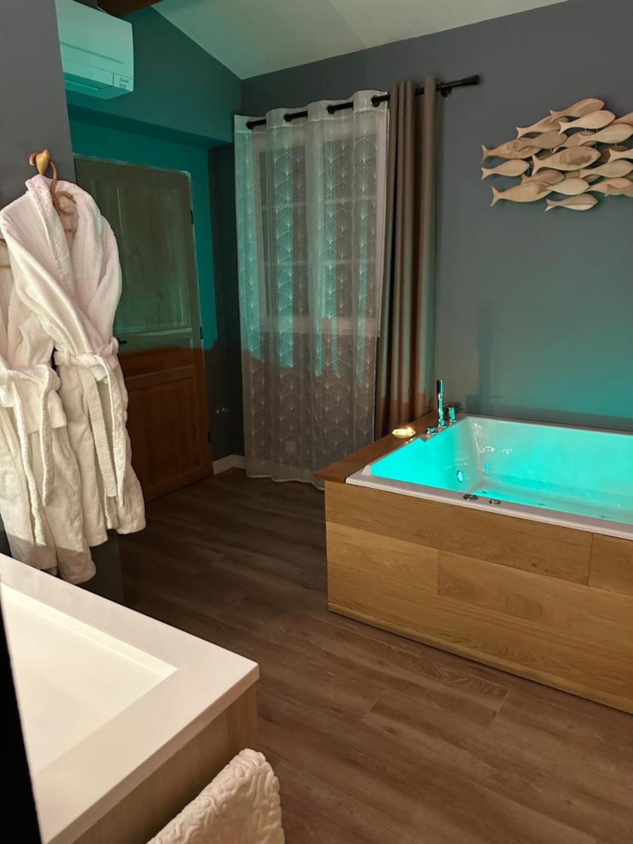 Montpellier Vacations - Mas Hinaiti - Suite romantique avec Spa et ecran geant de cinema - Property Image 5