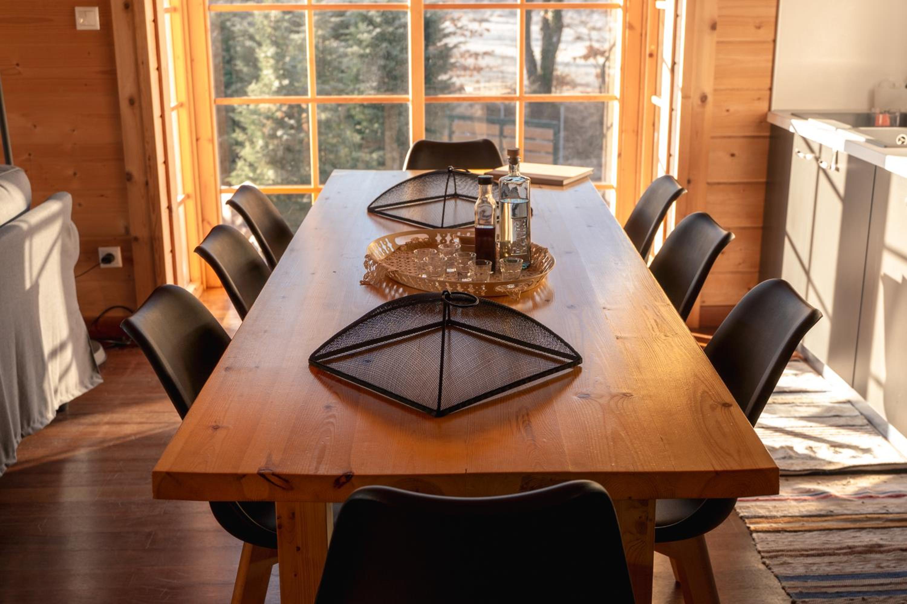 Riverside Forest Retreat-Chalet
