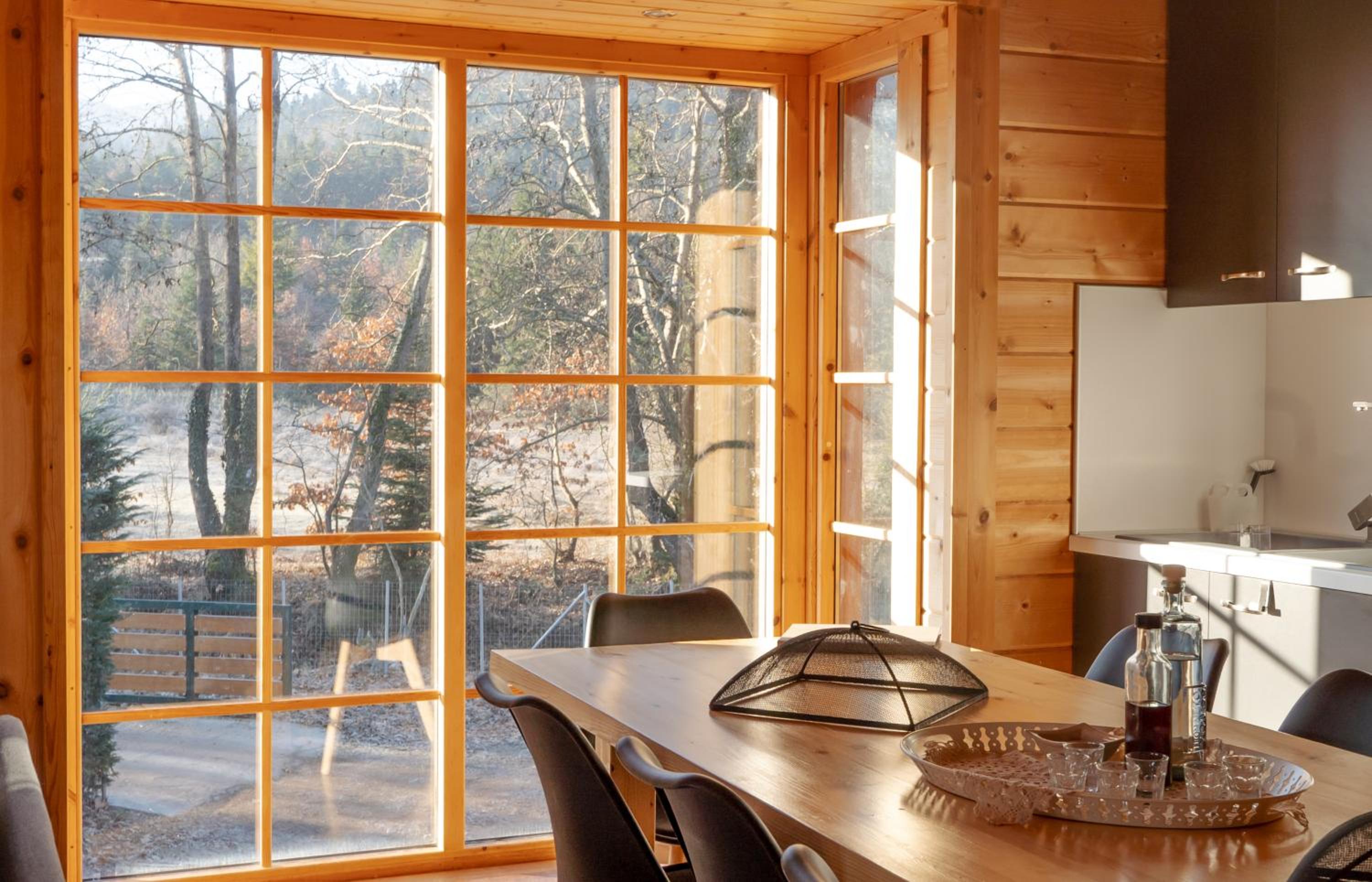 Riverside Forest Retreat-Chalet