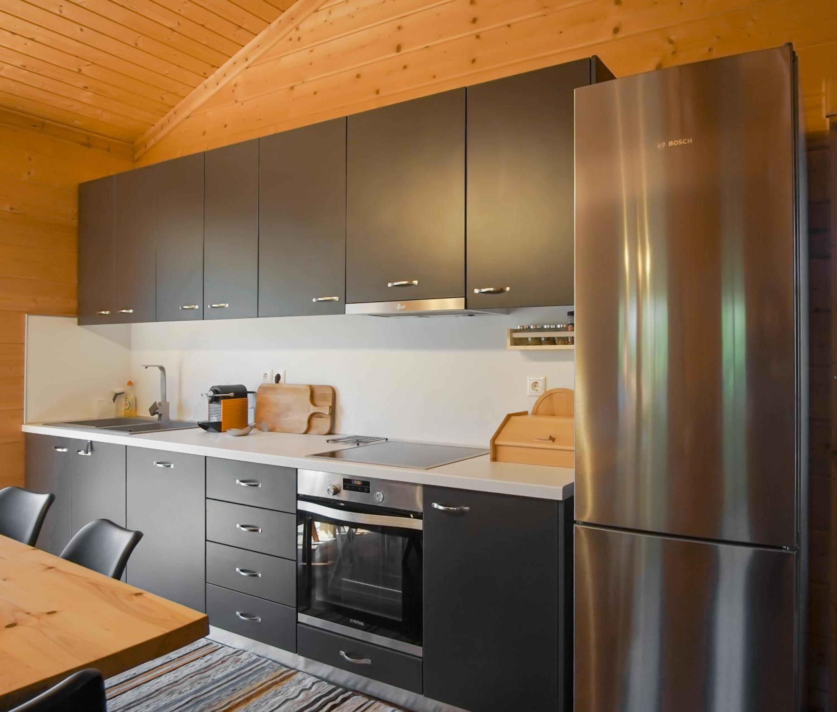 Riverside Forest Retreat-Chalet