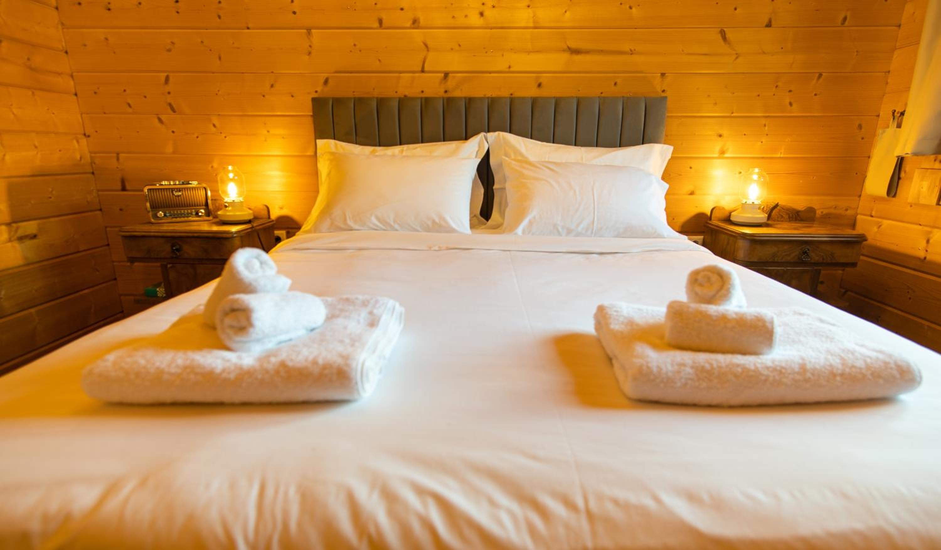 Riverside Forest Retreat-Chalet