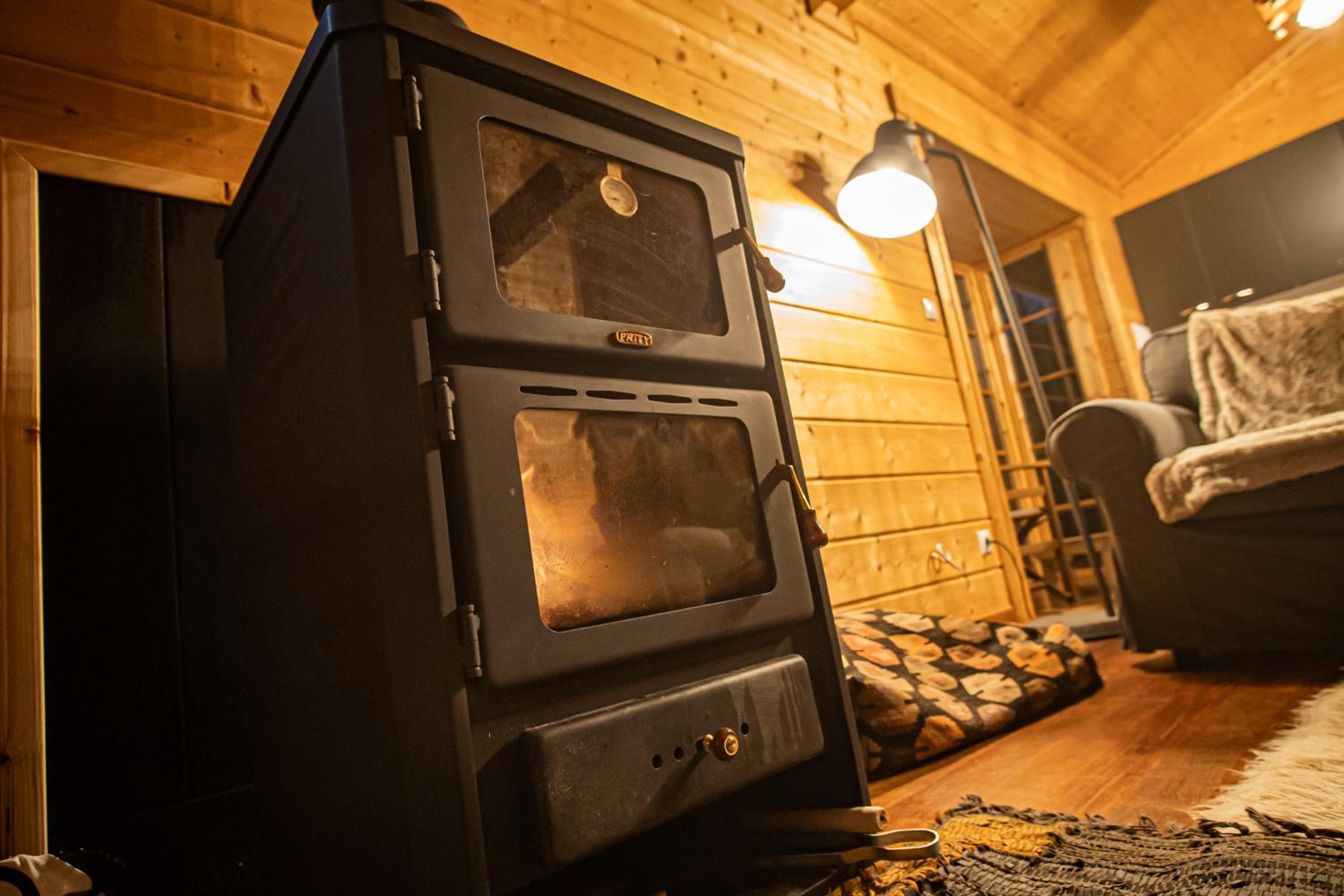 Riverside Forest Retreat-Chalet