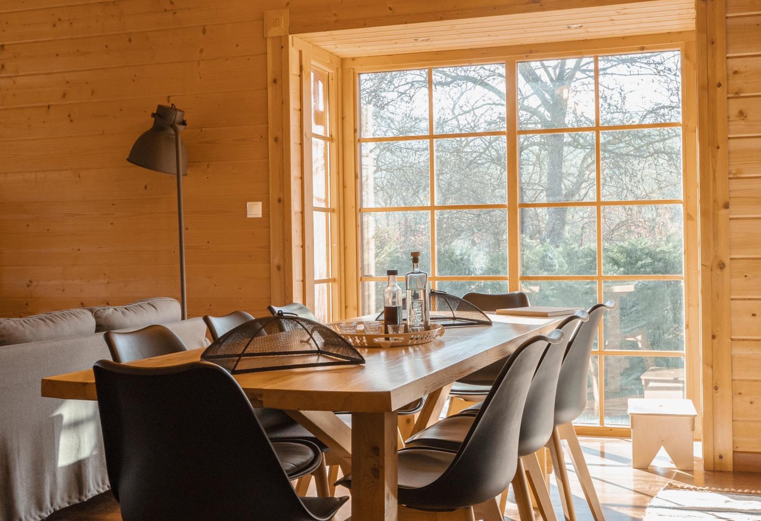 Riverside Forest Retreat-Chalet