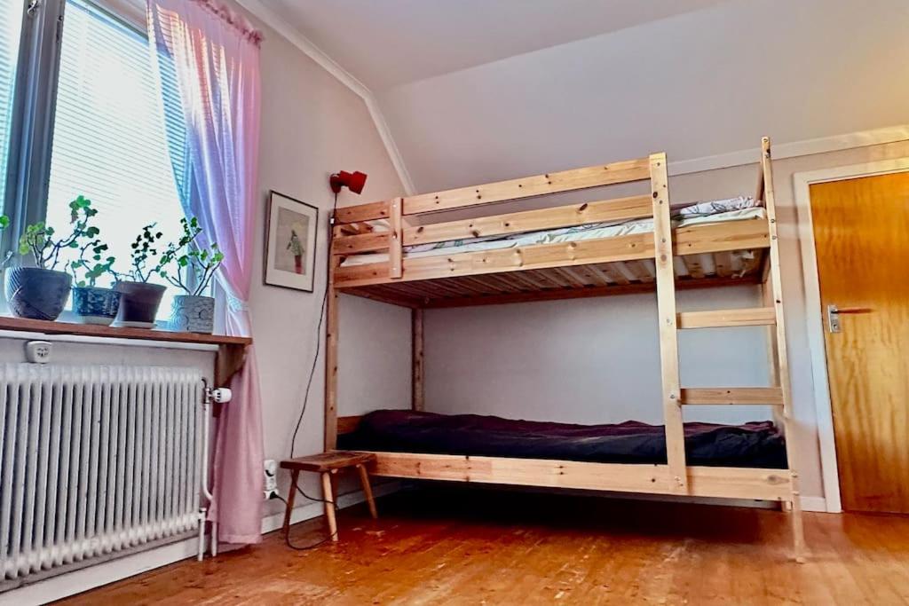 Stort hus med trädgård - sjötomt med egen båt view 5