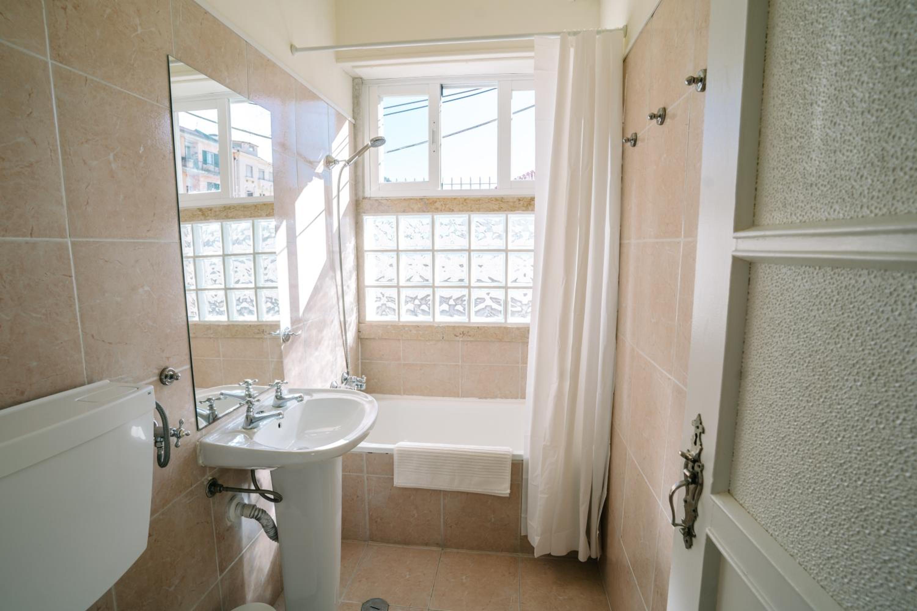 Alameda Apartments & Rooms
