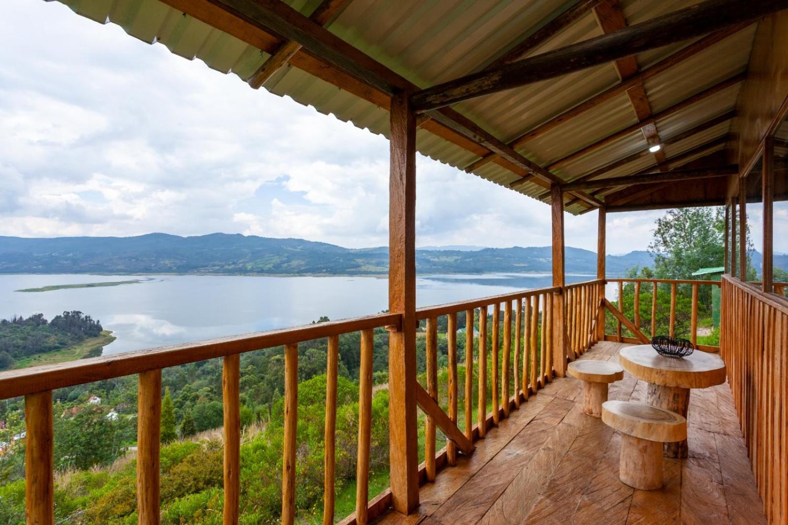Hermosa cabaña con vista al Embalse de Tomine