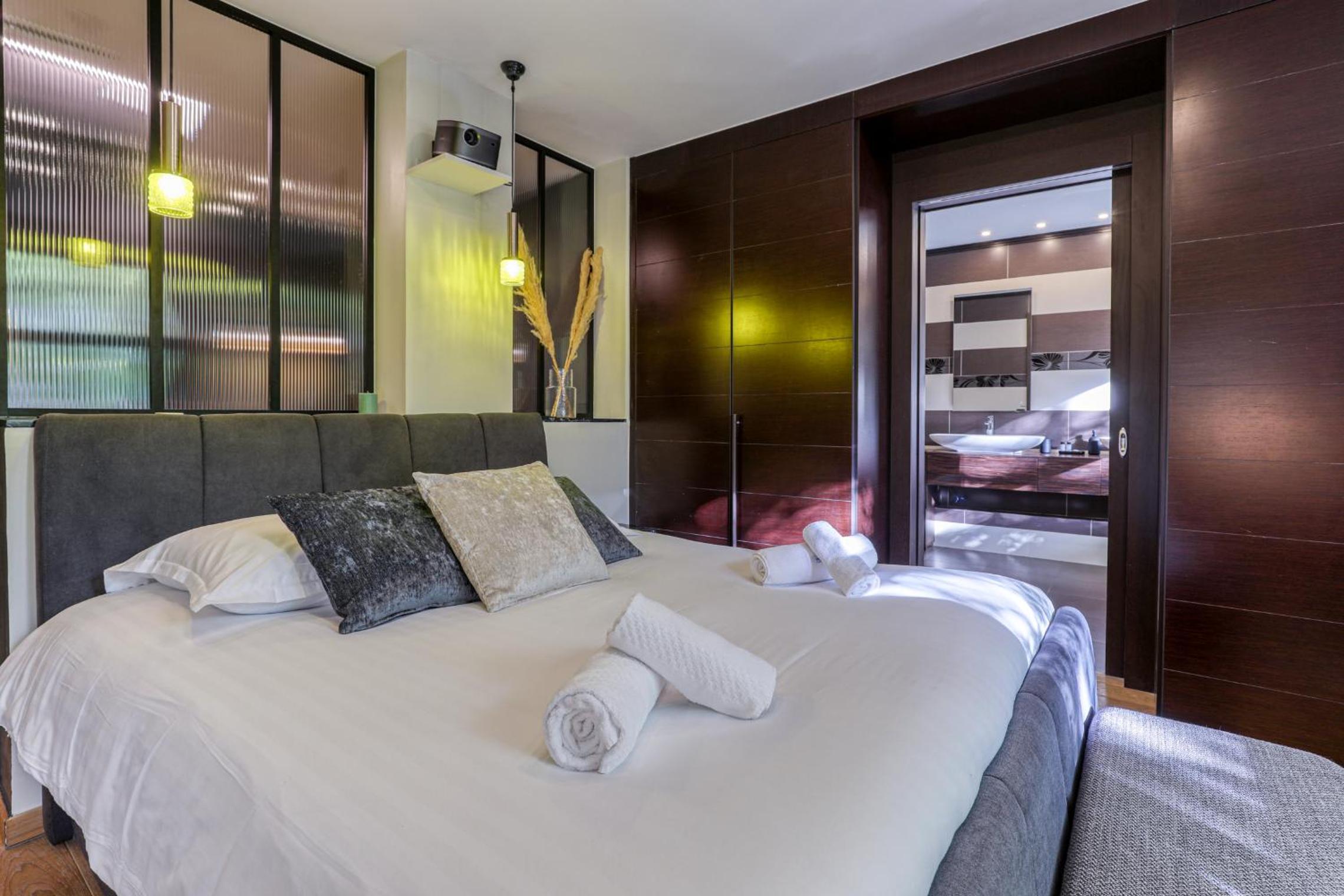Montaigne Executive Suite