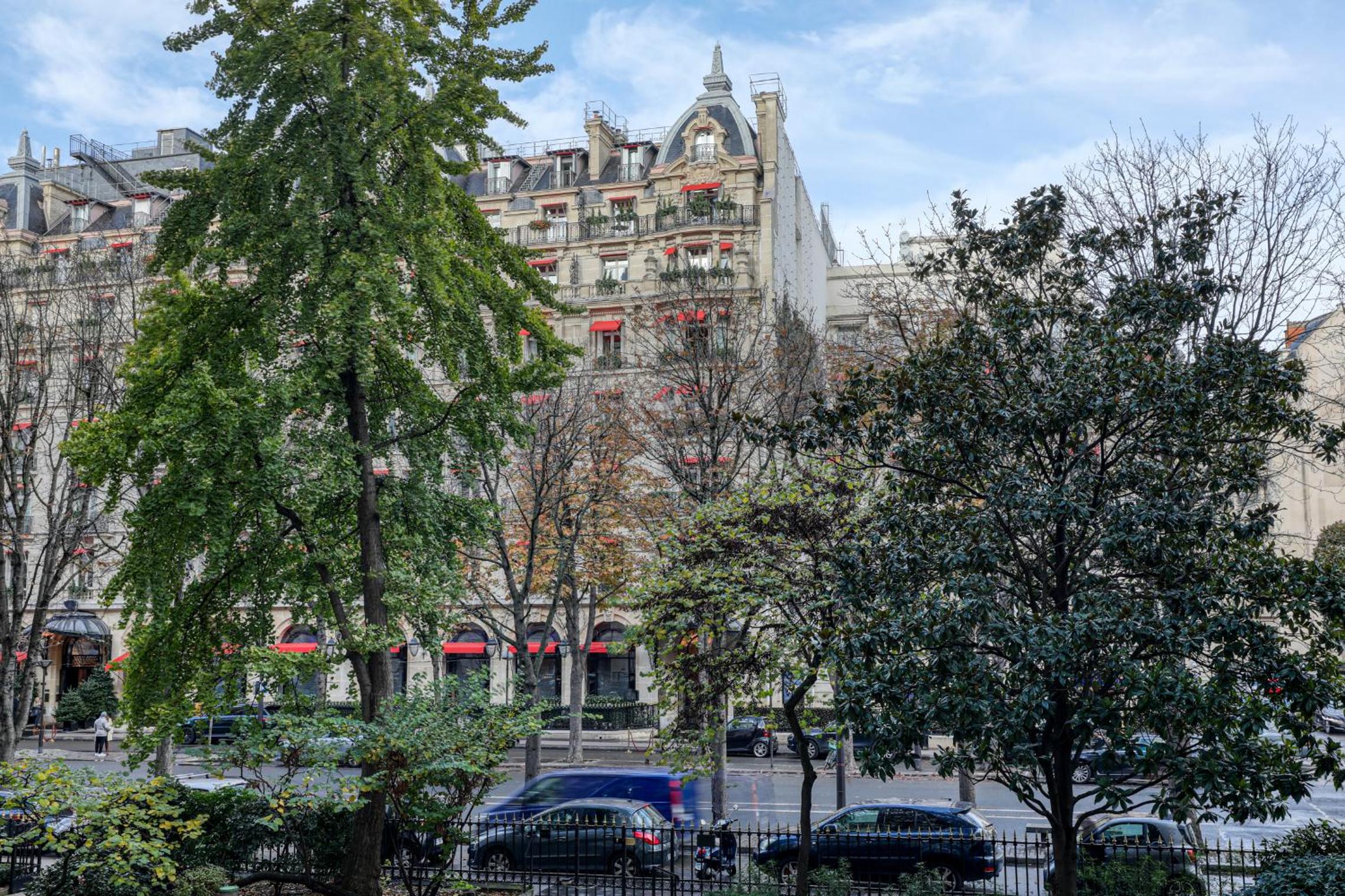 Montaigne Executive Suite