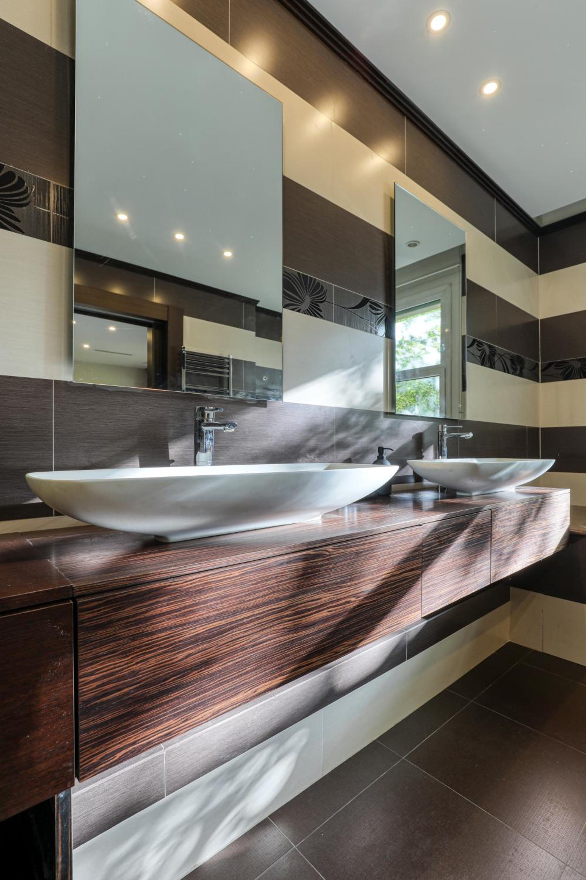 Montaigne Executive Suite