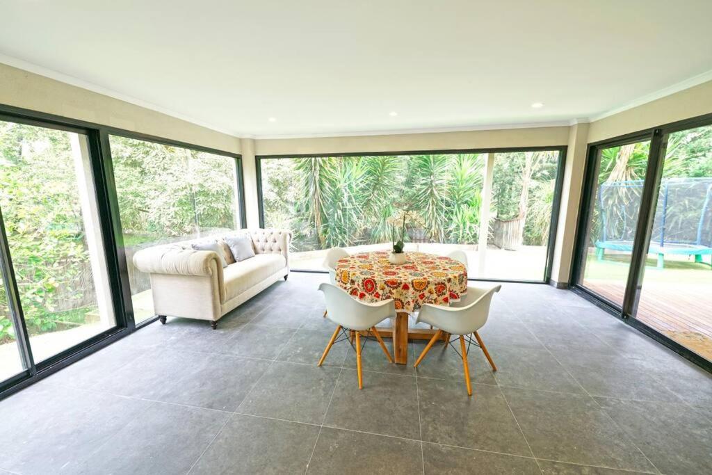 Charming 6 BRM Villa in Melbourne Mullum Mullum Precinct