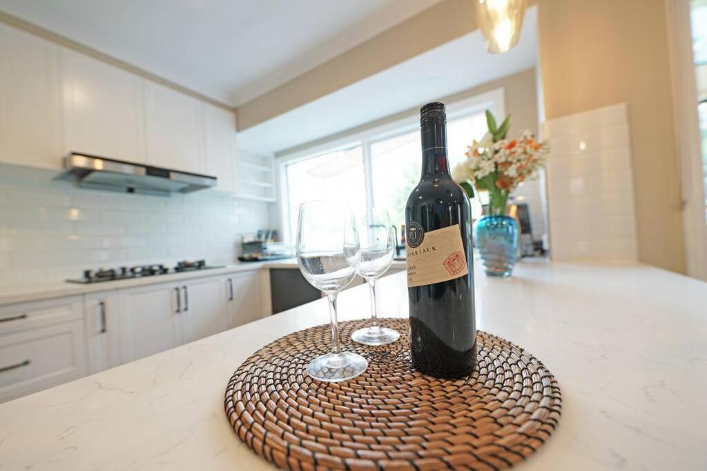 Charming 6 BRM Villa in Melbourne Mullum Mullum Precinct