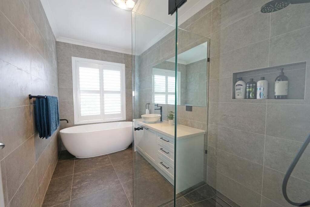 Charming 6 BRM Villa in Melbourne Mullum Mullum Precinct