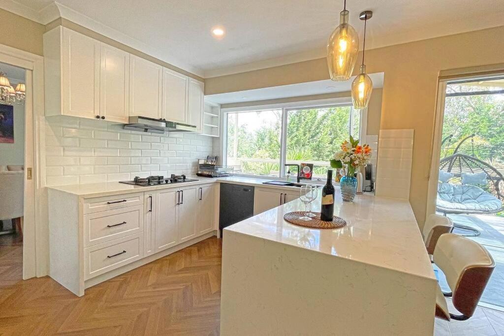 Charming 6 BRM Villa in Melbourne Mullum Mullum Precinct