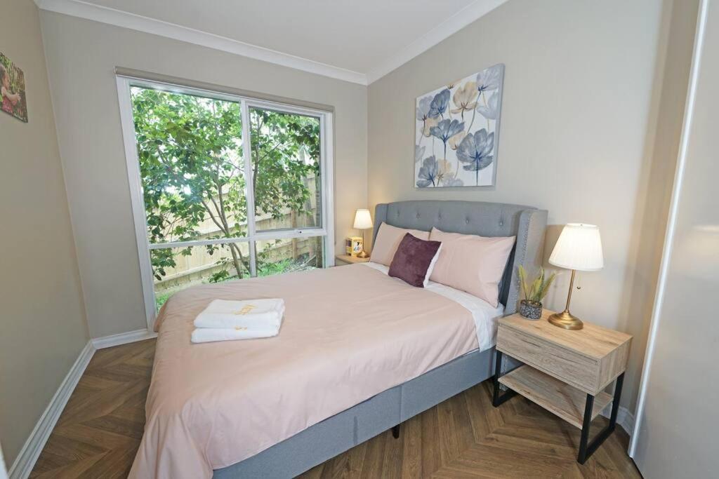 Charming 6 BRM Villa in Melbourne Mullum Mullum Precinct