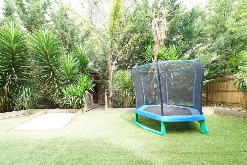 Charming 6 BRM Villa in Melbourne Mullum Mullum Precinct