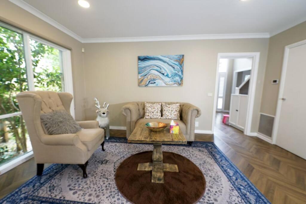 Charming 6 BRM Villa in Melbourne Mullum Mullum Precinct