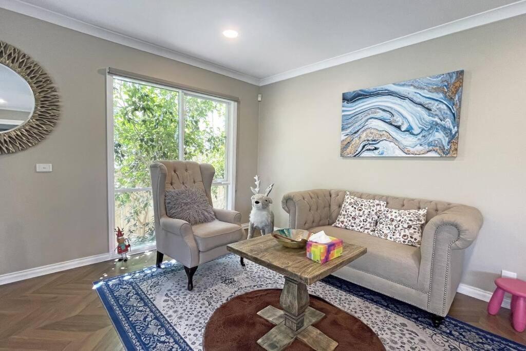 Charming 6 BRM Villa in Melbourne Mullum Mullum Precinct