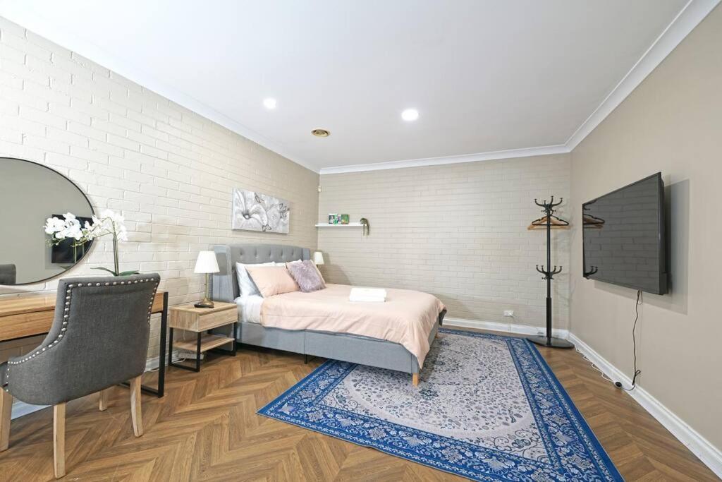 Charming 6 BRM Villa in Melbourne Mullum Mullum Precinct