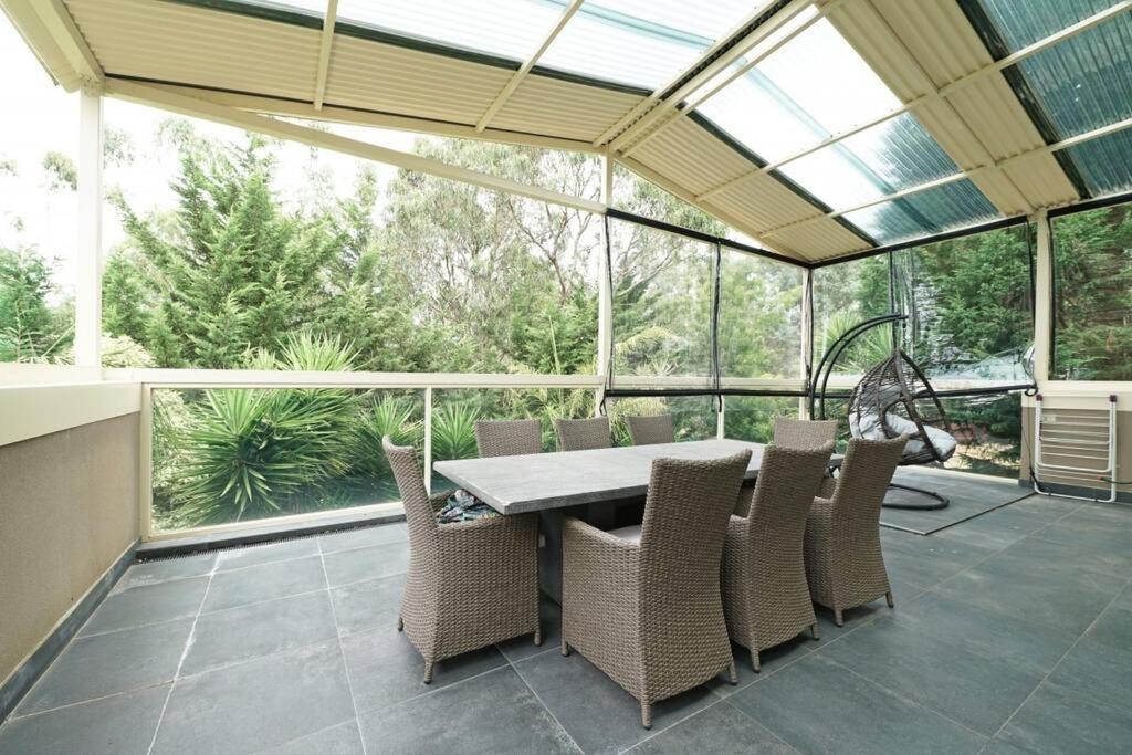 Charming 6 BRM Villa in Melbourne Mullum Mullum Precinct