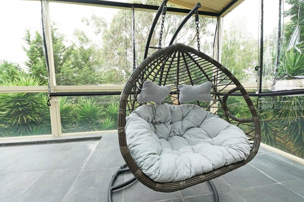 Charming 6 BRM Villa in Melbourne Mullum Mullum Precinct