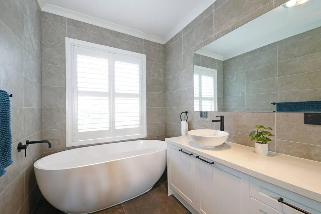Charming 6 BRM Villa in Melbourne Mullum Mullum Precinct