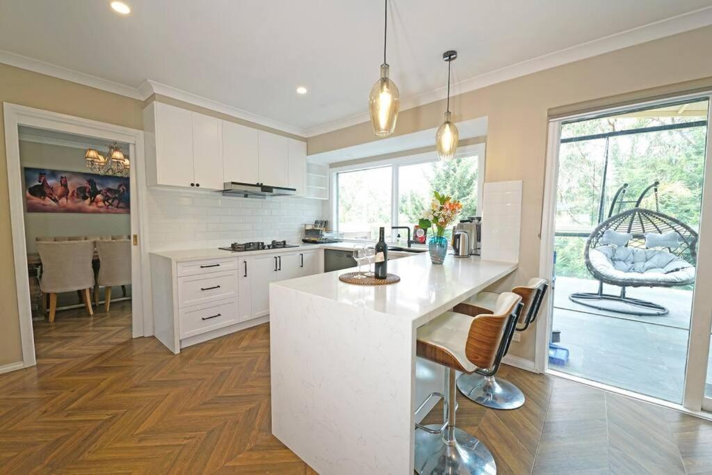 Charming 6 BRM Villa in Melbourne Mullum Mullum Precinct