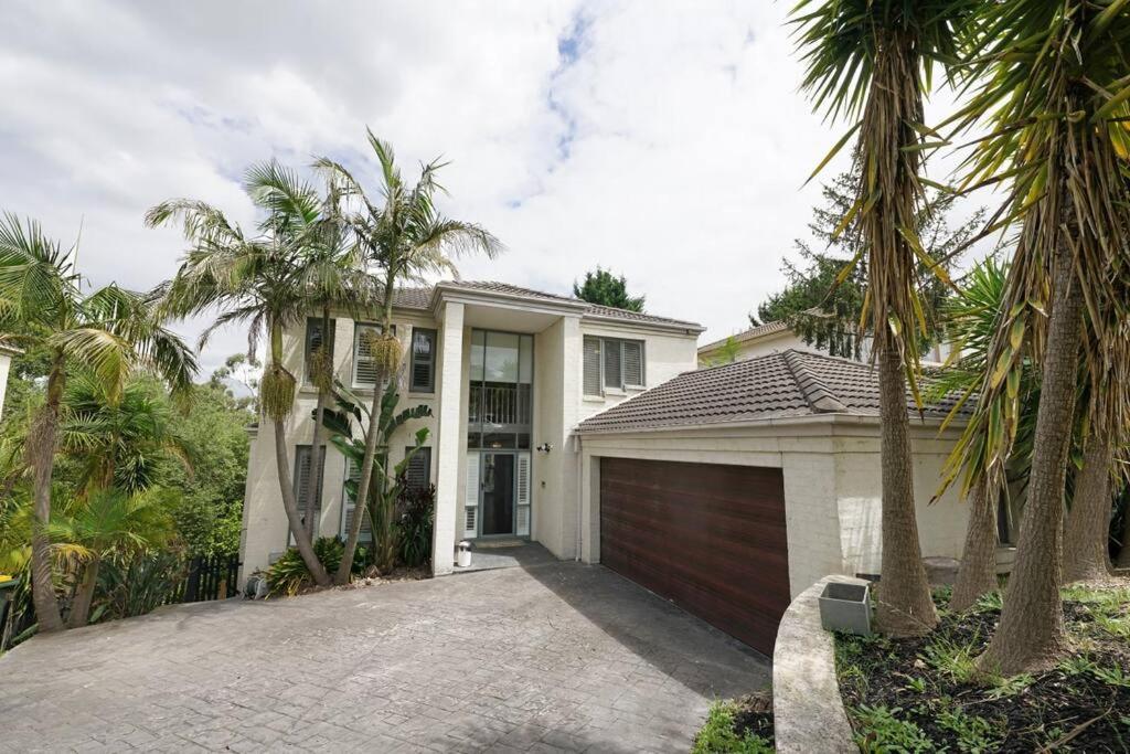 Charming 6 BRM Villa in Melbourne Mullum Mullum Precinct