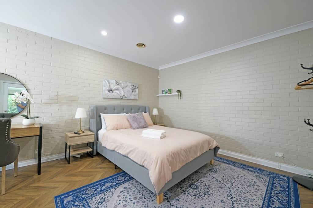 Charming 6 BRM Villa in Melbourne Mullum Mullum Precinct