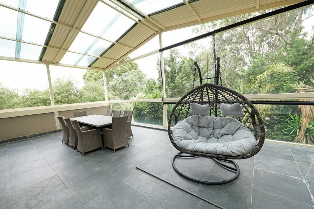 Charming 6 BRM Villa in Melbourne Mullum Mullum Precinct