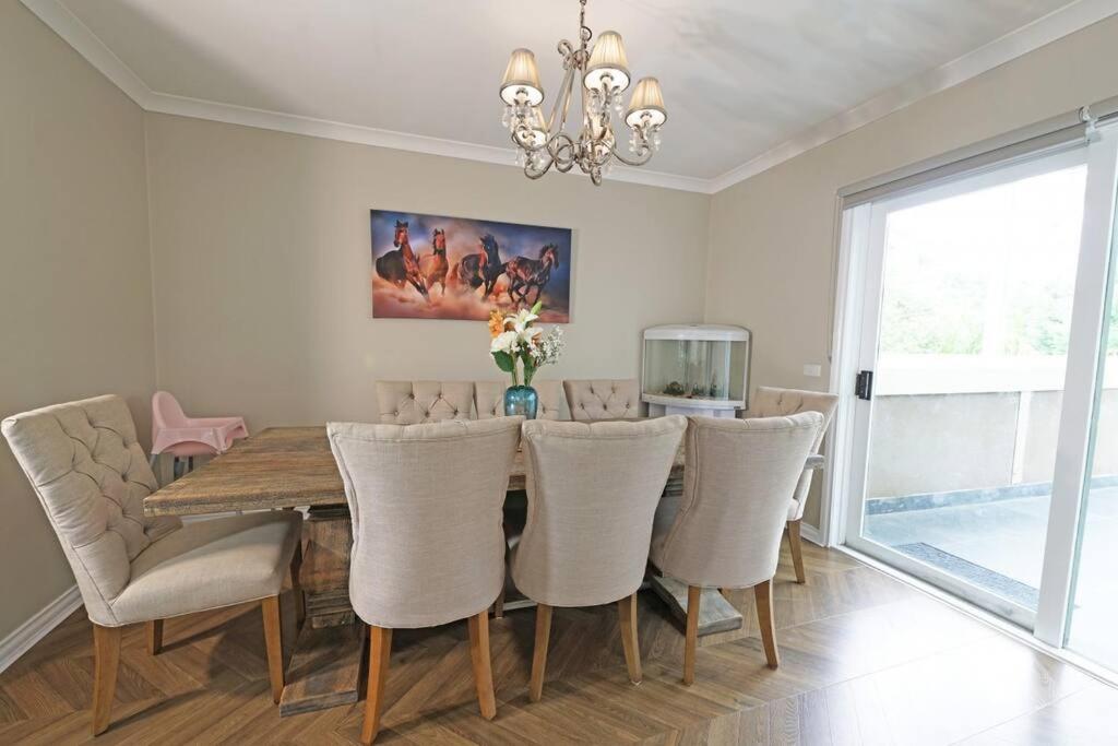 Charming 6 BRM Villa in Melbourne Mullum Mullum Precinct