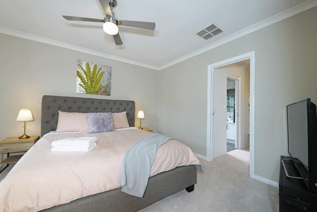 Charming 6 BRM Villa in Melbourne Mullum Mullum Precinct