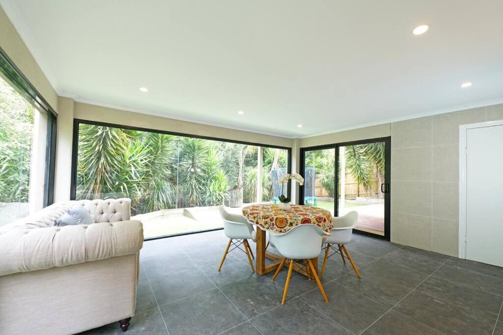 Charming 6 BRM Villa in Melbourne Mullum Mullum Precinct