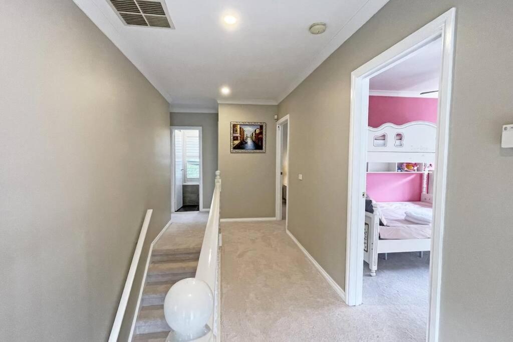Charming 6 BRM Villa in Melbourne Mullum Mullum Precinct