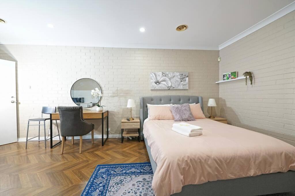 Charming 6 BRM Villa in Melbourne Mullum Mullum Precinct